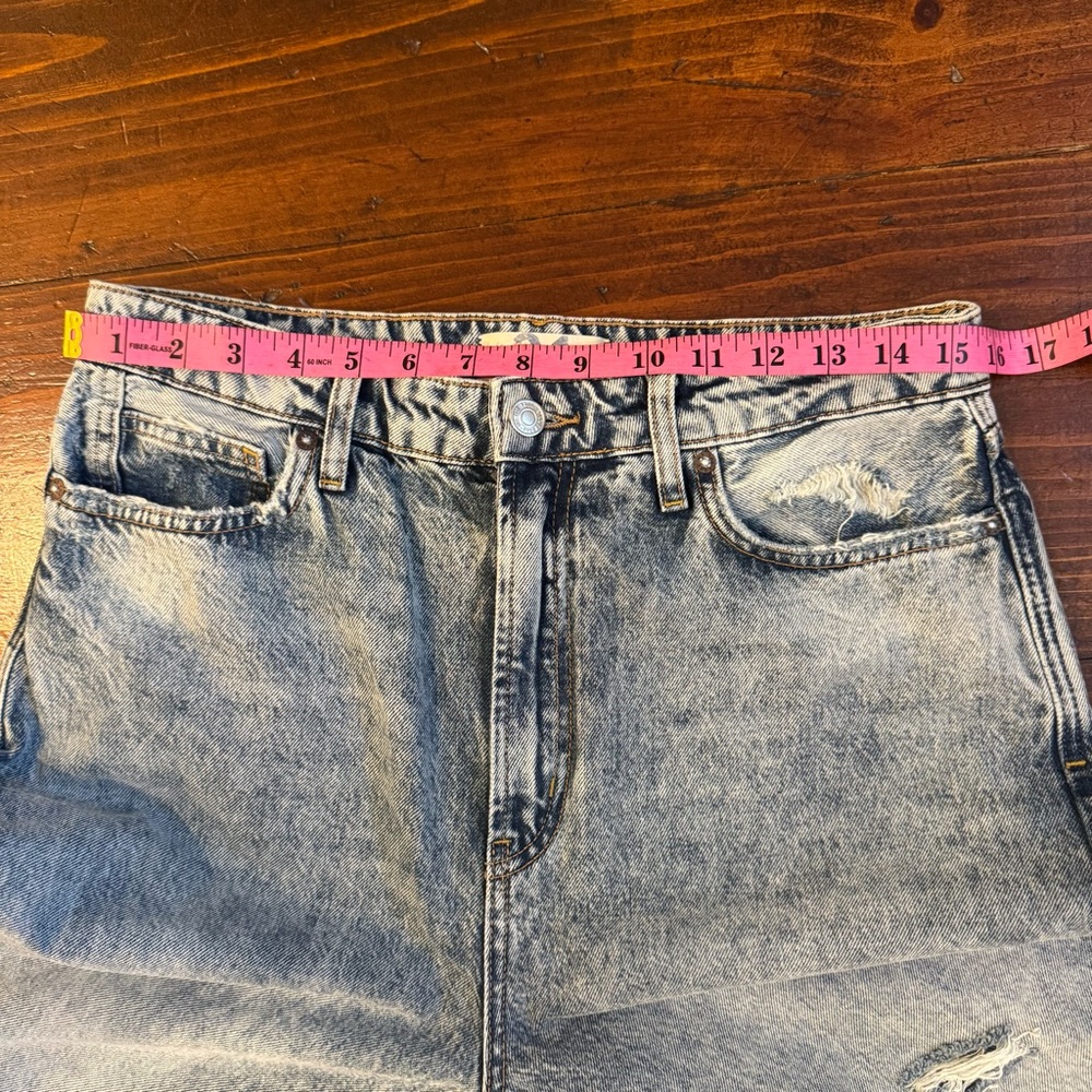 We The Free Distressed High Rise Straight Leg Jeans. Size 31 - Picture 12 of 13